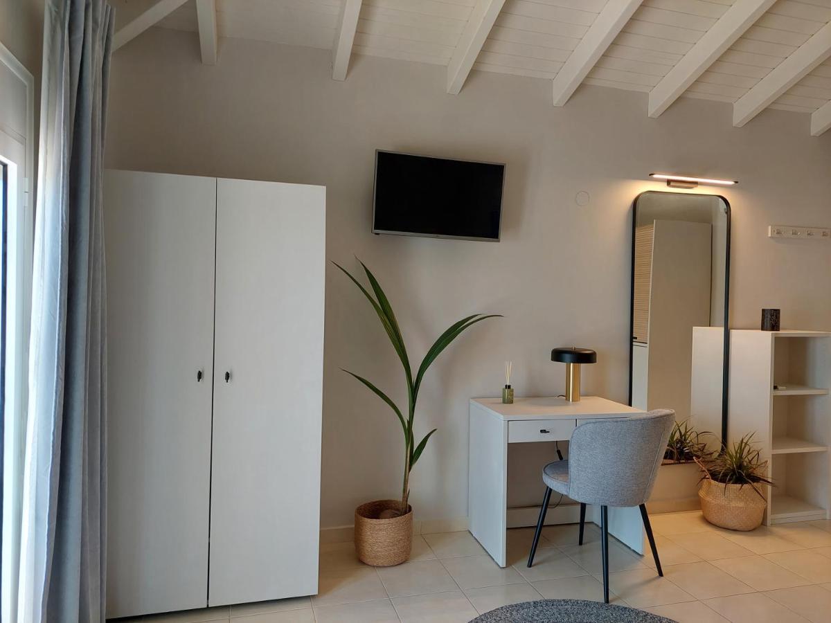 Nikkos Apartments Skala  エクステリア 写真