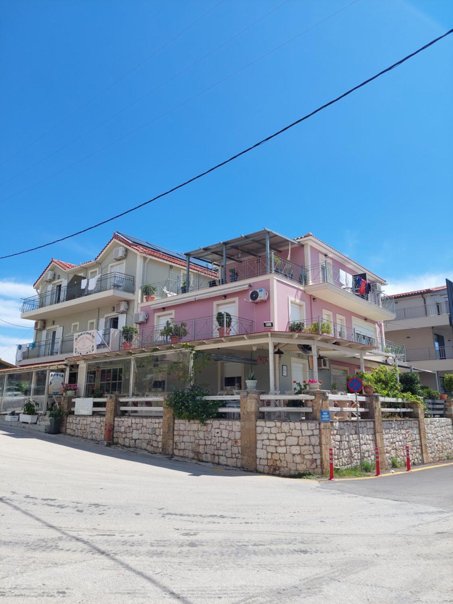Nikkos Apartments Skala  エクステリア 写真